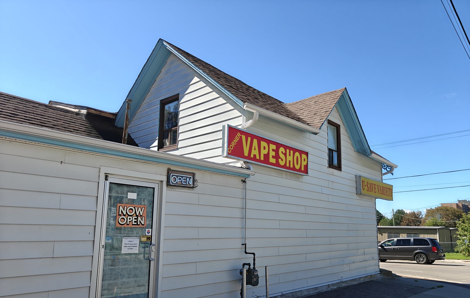 Corner Vape Shop storefront on Mary Street in Oshawa